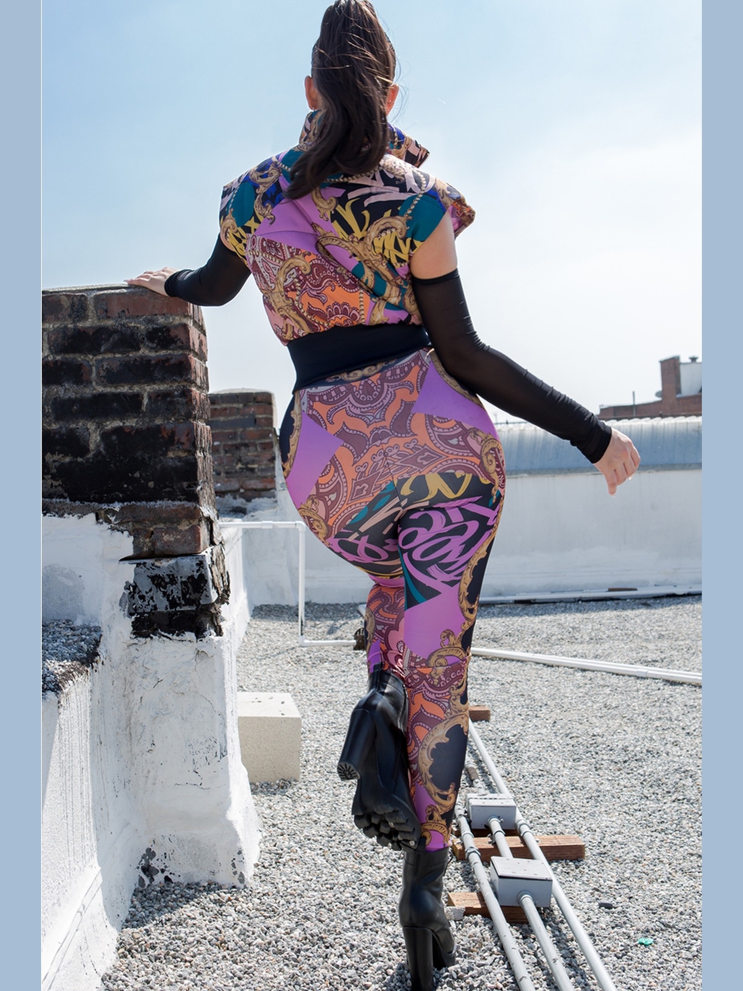 Baroque-print cropped puffer vest and legging set