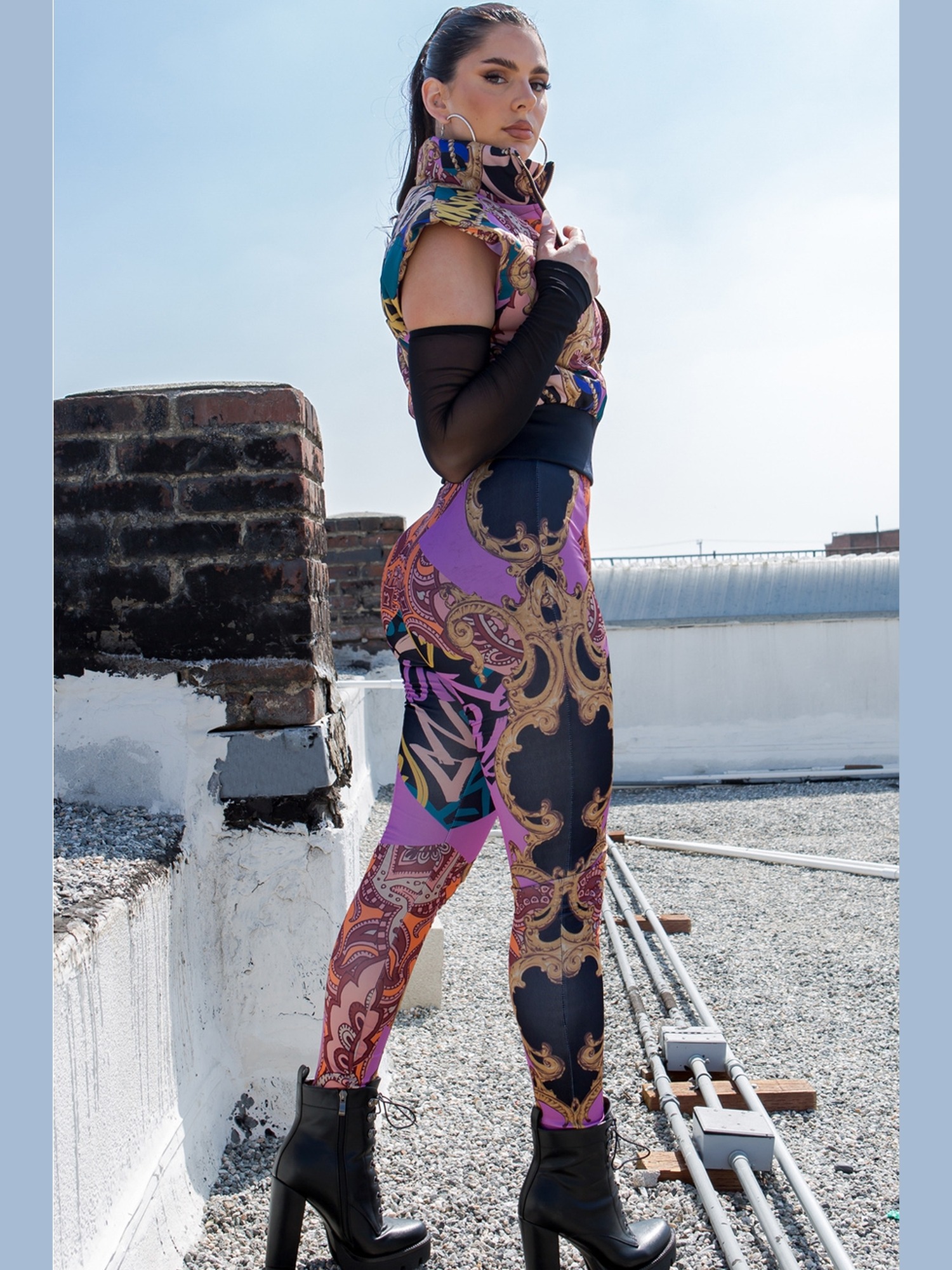 Baroque-print cropped puffer vest and legging set