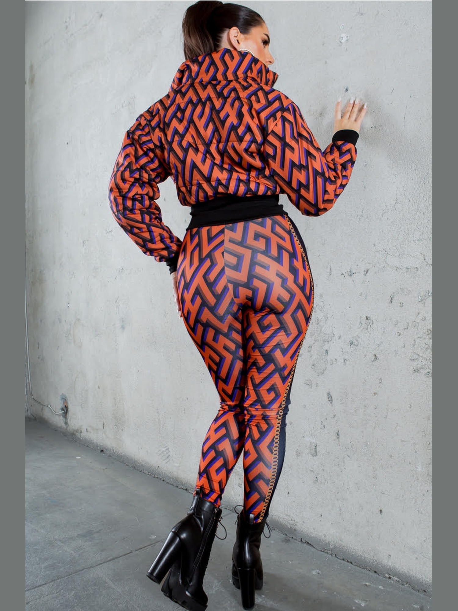 Geometric-print cropped puffer and legging set