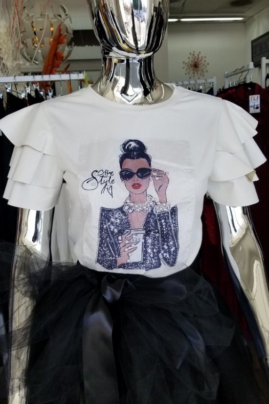 CREAM GRAPHIC COFFEE LADY T- SHIRT